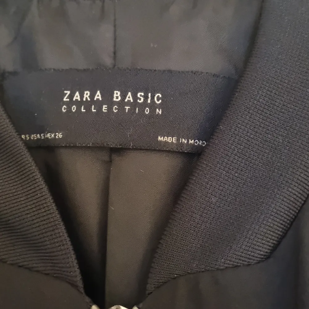 Mycket fin jacka från Zara använd endast 2 gånger . Jackor.