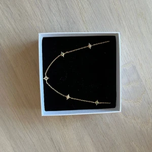 Stjärnhalsband - Jättefint stjärnhalsband som knappt är använt. Köpt i sommras💗