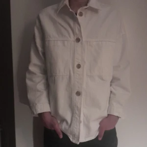 Stilren overshirt  - Skick 10/10 inga defekter , hesitera inte att skriva frågor svarar ASAP