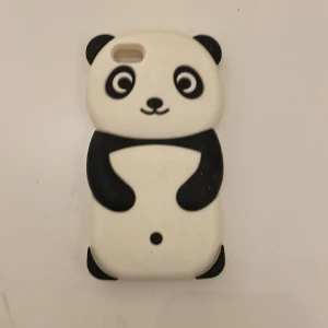 Panda telefonskal - Det är i bra skicka med inga defekter och det är till iPhone 6