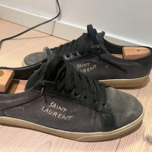 Saint Laurent skor 44 - Säljer mina ysl skor storlek 44
