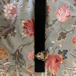 Bälte  - Snyggt bälte med leopard huvud? 