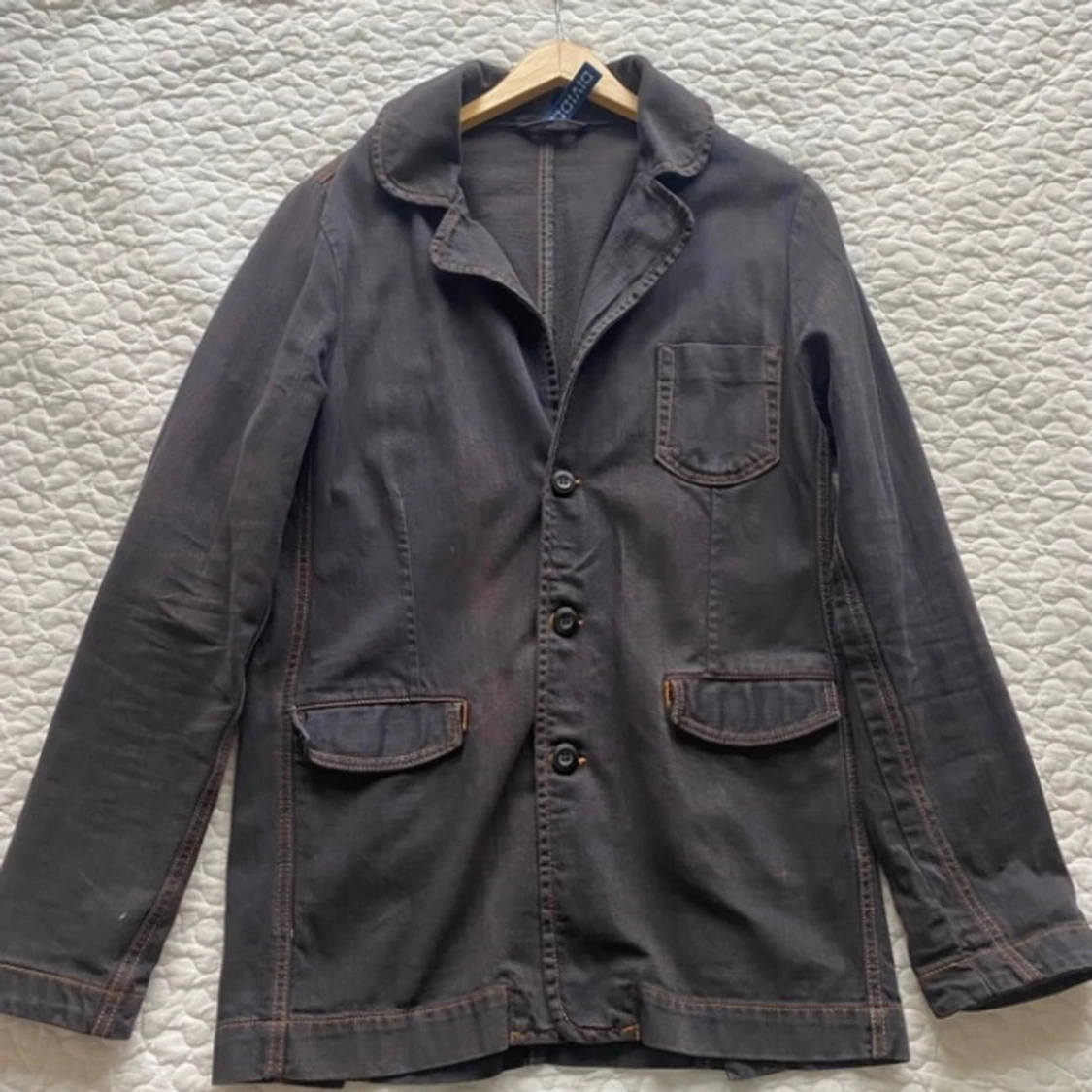 Mörkgrå jeans jacka