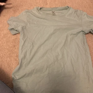 Sport t-shirt blå - Säljer en sport t-shirt.