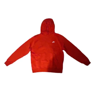Nike Club Overhead Hoodie - Tjena säljer denna Nike Hoodien, bra skick och sitter rejält bekvämt. 