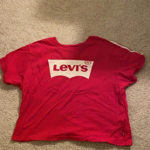 Levis T-shirt  - En enkel t-shirt använd minst en gång. 