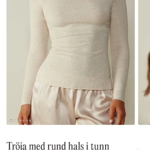 Intimissimi tröja  - Säljer min otroligt fina Intimissimi tröja i storlek S! Fint skick inga hål men lite uttöjd men inget som man tänker på. Skriv om ni har fler frågor!💕