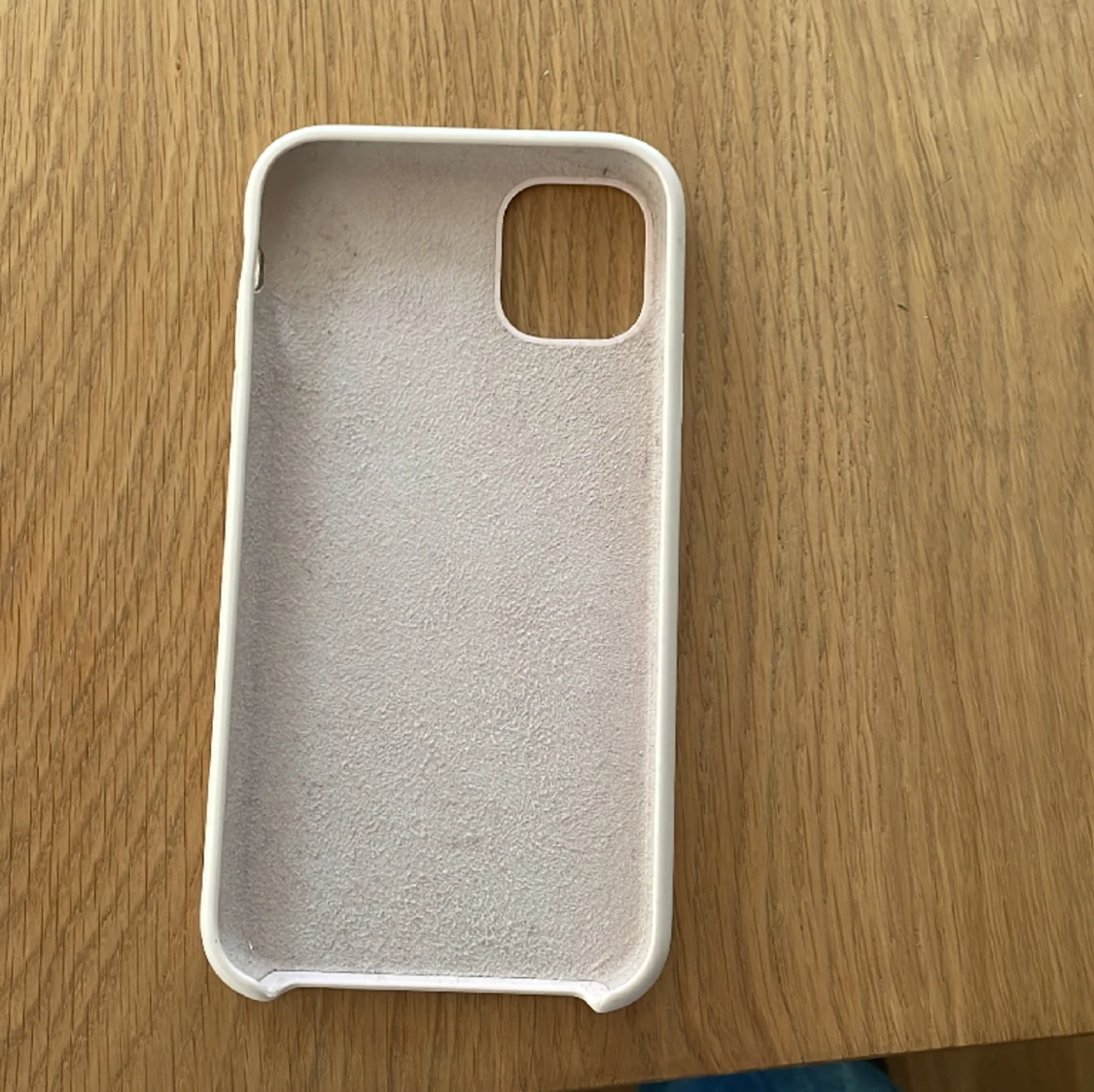 ljus rosa mobil skal till iPhone 11  - 90