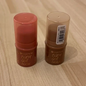 Helt oanvänd blush och bronzer från essence - Helt oanvända. Säljer på grund av att jag inte behöver dom.  90kr för båda, 50kr för en.