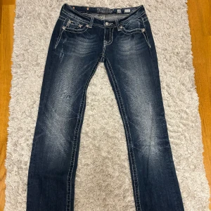 Miss me jeans - Skitsnygga och väldigt unika miss me jeans!!💞💞 helt oanvända och i modellen straight, samt lågmidjade !!☺️☺️