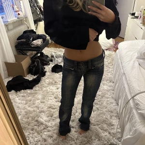 Lågmidjade jeans - Låga jeans från märket Fornarina! Såå fina men lite för stora på mig. Midja runt 38/39cm tvärs över