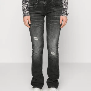 Söker - Skriv gärna ifall ni säljer dessa i 26/34 