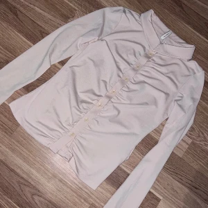 Nelly tröja  - Nelly tröja i storlek S, aldrig använt 🩷