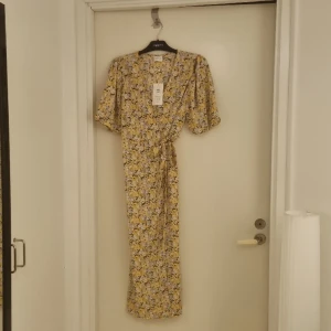 Sommarklänning - Helt ny sommar kläning från Vila med prislapp kvar