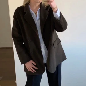 Kort stickad ull kappa - Från zara i en mörkgrön färg