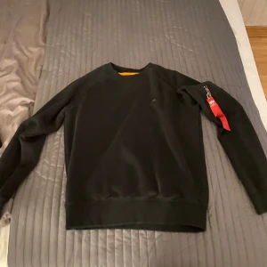 Alpha hoddie  - Svart alpha hoddie, storlek L 