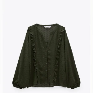 Zara blus - Blus som jag bara har använt en gång! Säljer då jag har liknade❣️