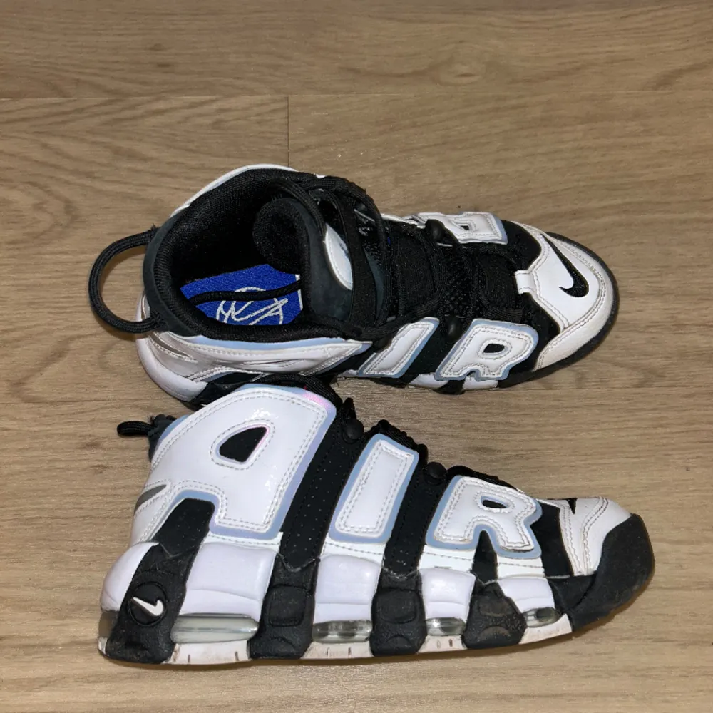 Höga sneakers. Storlek 37,5. Använda ett fåtal gånger. Ny pris 2045 kr. . Skor.