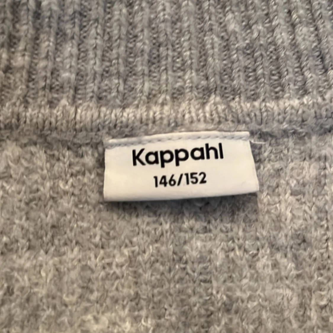 Grå stickad tröja - 91