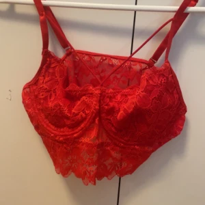 Linne - Bra skick, använt fåtal gånger då de blev för litet väldigt fort. Köparen står för frakt. 