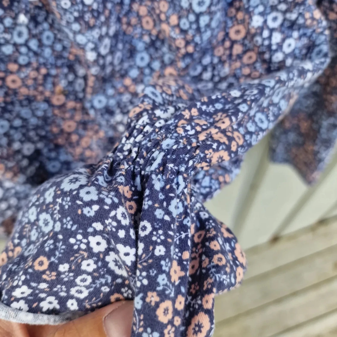 Blommig tröja  - 91