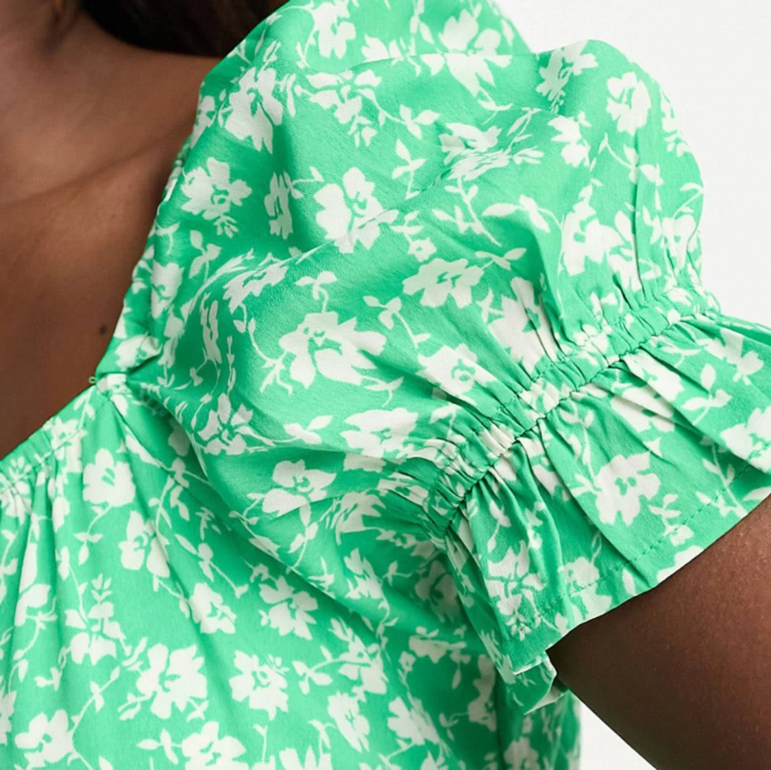Grön blommig klänning - 91