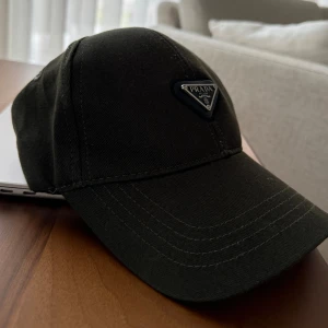 Prada keps - Prada keps, går att justera