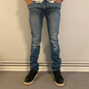 Marc O Polo - Hej! Säljer nu dessa Marc O Polo jeans. Jeansen är i toppskick 10/10. Modellen är 185 och väger 70kg. Hör av dig vid frågor!