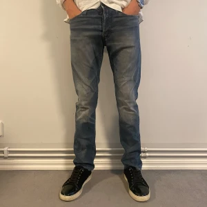 Replay jeans - Hej! Säljer nu dessa Replay jeans. Jeansen är i toppskick 10/10. Modellen är 185 och väger 70kg. Hör av dig vid frågor!