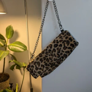 🤎🖤Cheetah Print handbag🐆💼 - Supper fin och snyggt vintage Cheetahprint väska.