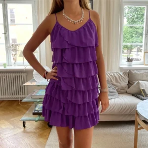 Volangklänning - Superfin volangklänning från H&M! 💗