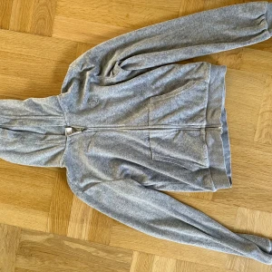 Äkta juicy couture hoodie - Fint skick, sparsamt använd stl 14/15