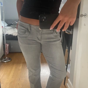 Ltb Jeans - Hej! Jag säljer mina lågmidjade LTB jeans då de är för stora för mig. De är som nya då jag använt de 2-3 gånger bara, finns inga hål eller skada på byxorna. Är 163cm. 💕