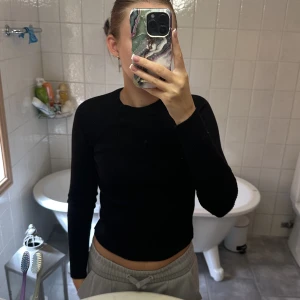 Tröja - Jättefin tröja med öppen rygg som inte kommer till användning.