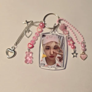 ATEEZ Seonghwa Keychain - Säljer denna handgjorda nyckelring! Kan ha mindre repor på ytan🌸 Vid varje köp får man massor av freebies🎀