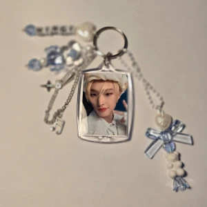 ATEEZ Mingi Keychain - Säljer denna handgjorda nyckelring! Kan ha mindre repor på ytan🌸 Vid varje köp får man massor av freebies🎀