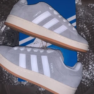 CAMPUS ADIDAS 00 GRÅA  - Nya! Säljer för inköpspris då jag behåller andra färger istället🫶 storlek 36 2/3