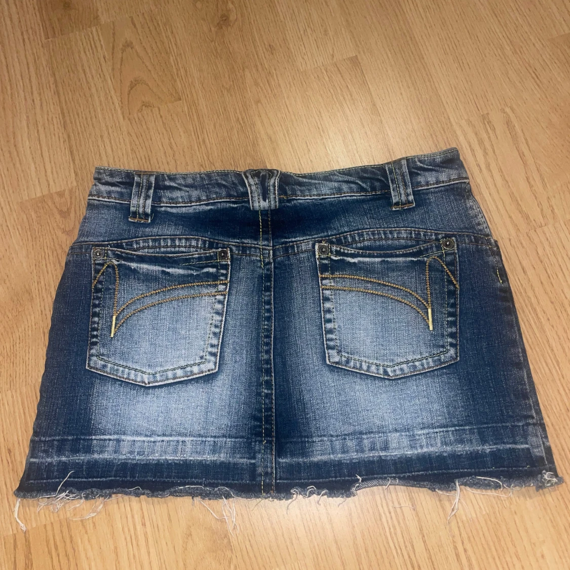 Lågmidjad jeanskjol  - 90