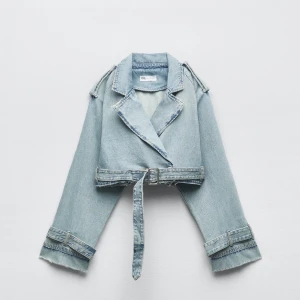 Zara jeansjacka - I nyskick. Slutsåld på hemsidan. Passar XS-M. 