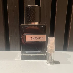 Yves saint Laurent Y Eau De Parfume - En sjukt bra parfym för sommaren samt våren, med fantastiskt fräscha och fruktiga dofter