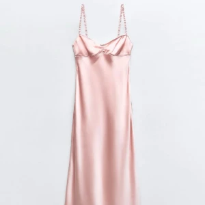 Zara klänning - Superfin klänning från zara i storlek xs. Aldrig använd!