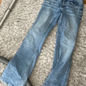Hm jeans! - Lågmidjade bootcut jeans! Från barnavdelningen men passar mig som har S