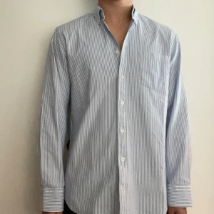 Skjorta - Hej säljer den här super fräscha skjortan pågrund av för stor för mig😃  Hör av dig om du har någon fråga eller annat