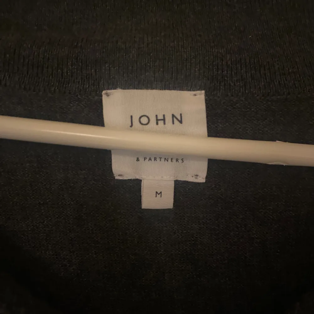 Väldigt fin tröja från john lewis i merino wool material.. Hoodies.