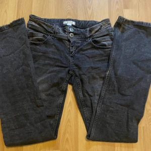 Jeans - Låg midjade Jeans från gina tricot storlek 158 💗 nästan aldrig anvönda 💗 säljer då den är för små💗 skriv för mått och bilder