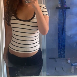 Randig topp  - Superfin topp från mango o storlek xs💞💞 använd fåtal gånger, jättebra skick