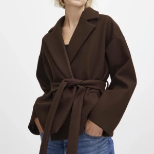 Kappa - Säljer denna kappan eftersom använder inte, stolek S, inga defekter, kan skicka egna bilder vid intresse💕