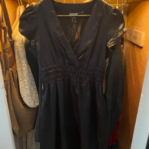 Svart klänning  - Vintage klänning, vet inte vart ifrån. 