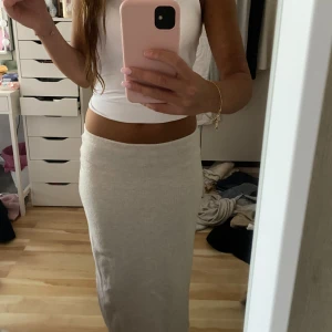 Stickad kjol - Helt ny stickad medellång kjol. Jätte mjukt material💓