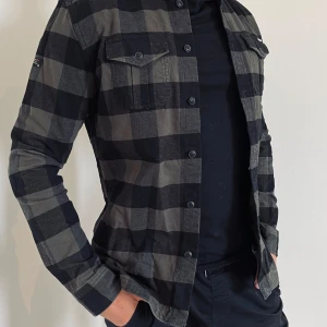 Jacka från Superdry - Tygjacka i typ jeanstyg. Jättefint skick!😊